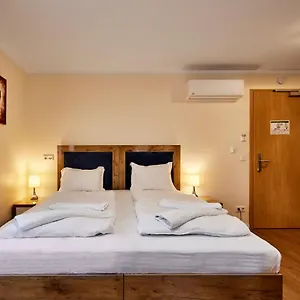 3* מלון Isha